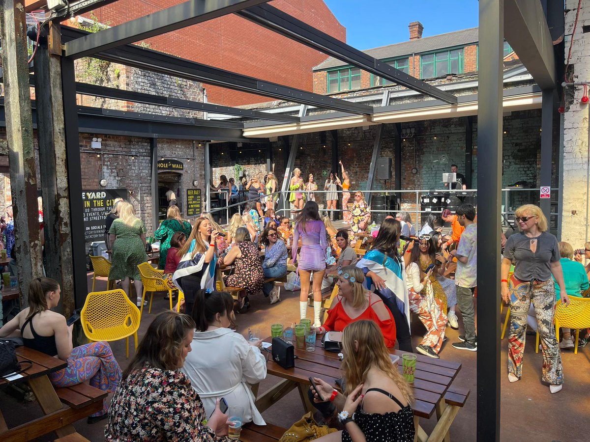 Button_Factory's tweet image. SATURDAY HAS ARRIVED.. Here&apos;s what to expect✨

Harry&apos;s Birthday Brunch
Join us from 2pm as DJs play the best of Harry’s House, Fine Line, One Direction &amp;amp;  more!🎉

Six Nations Live
Live Rugby at 2:15pm with Italy v England🏴󠁧󠁢󠁥󠁮󠁧󠁿

We can&apos;t wait to welcome you all, who&apos;s joining us?🙌