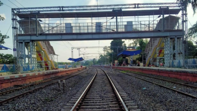 RailAnalysis's tweet photo. #IRCON Initiates #Tender for H-Beam Sleepers and FOB #Construction in Kiul-Gaya Rail Line #Project
Read more...https://t.co/pFVEVuESp7
@IrconOfficial
#indianrailways #railway #infrastructure #footoverbridge #doublerailline #construction #Hbeamsleepers #FOB #bridges #tunnel https://t.co/eFUfxKiQZp