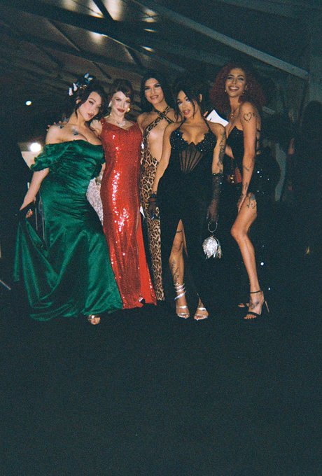 Love you sistes &hearts;️   @OhItsEmmaRose @TsIzzyWilde @ZariahAura @Eva_Maxim @RubiMaxim https://t.co/BZBa<a class="tags" href="/tag/ohitsemmarose">@ohitsemmarose</a><a class="tags" href="/tag/tsizzywilde">@tsizzywilde</a>