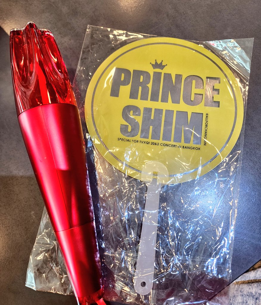 2403BROWNIE's tweet photo. ได้พัดแล้ววว ขอบคุณนะคะ 😍 @AllForChangmin
#PRINCESHIM
#최강창민 #MAXCHANGMIN
#TVXQ_20n2 #20n2
#2024_TVXQ_TOUR_inBANGKOK
#2024_TVXQ_TOUR https://t.co/mADD49ijxK