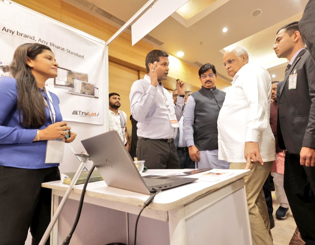 AmitThakerBJP's tweet photo. Providing the young talented minds to showcase their talents and skills through the Start Up. #VejalpurStartupFestival #VSF https://t.co/XaAReeqeUd