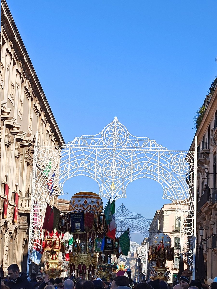 Ataga___'s tweet photo. #Catania in festa. #Candelore https://t.co/4bgTvKSvDy