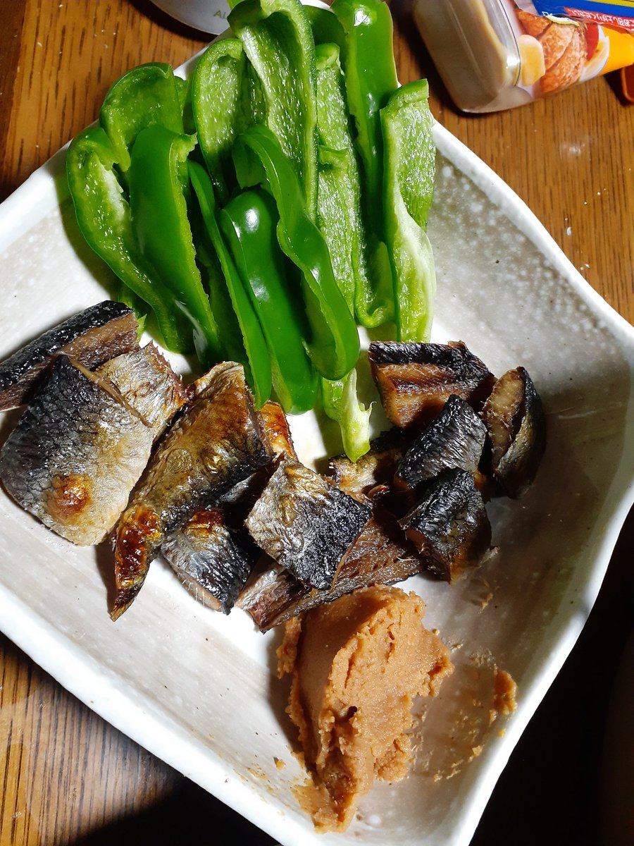 H28Puck's tweet photo. 初めておうちで身欠きにしん焼いたけどこ���つはやべえ…美味すぎる… https://t.co/crVxg0COv1