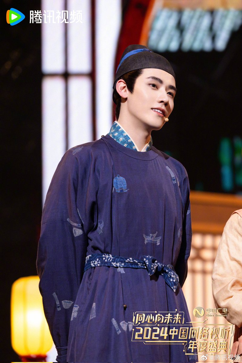 ArchiveRenhao's tweet photo. 240203 | Tencent Video Update with #RenHao 🦈

RenHao stills from his stage later 《Evening of Joy》 with Hilarious Family team.

//Looking forward for his stage today.

[#任豪 #เหรินหาว #R1SE] https://t.co/dPjNbC2MO1