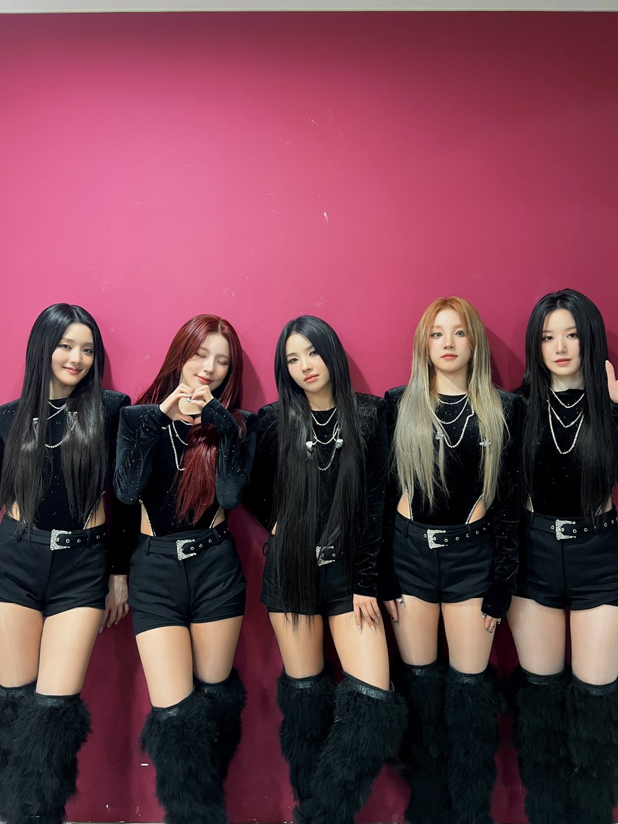 official_i_dle's tweet photo. [📸] 240203 @ #쇼음악중심

𝐼 𝑛𝑒𝑣𝑒𝑟 𝑏𝑜𝑤 𝑜𝑛 𝑚𝑦 𝑤𝑎𝑦
파워풀한 퍼포먼스로 함께 만나본 Super Lady 🖤
오늘도 큰 응원 보내줘서 고마워요 네버랜드!

#여자아이들 #GIDLE
#Two
#Super_Lady https://t.co/YkIV3tDR1V