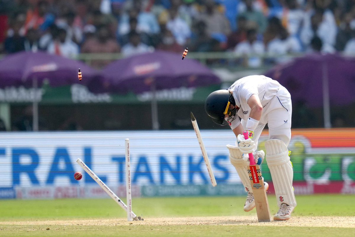rajasthanroyals's tweet photo. 𝘒𝘰𝘪 𝘱𝘶𝘤𝘩𝘦 𝘵𝘰𝘩 𝘬𝘦𝘩 𝘥𝘦𝘯𝘢, 𝘑𝘢𝘴𝘱𝘳𝘪𝘵 𝘉𝘶𝘮𝘳𝘢𝘩 𝘢𝘢𝘺𝘢 𝘵𝘩𝘢 🦁🔥 https://t.co/FXCvTEeEbI