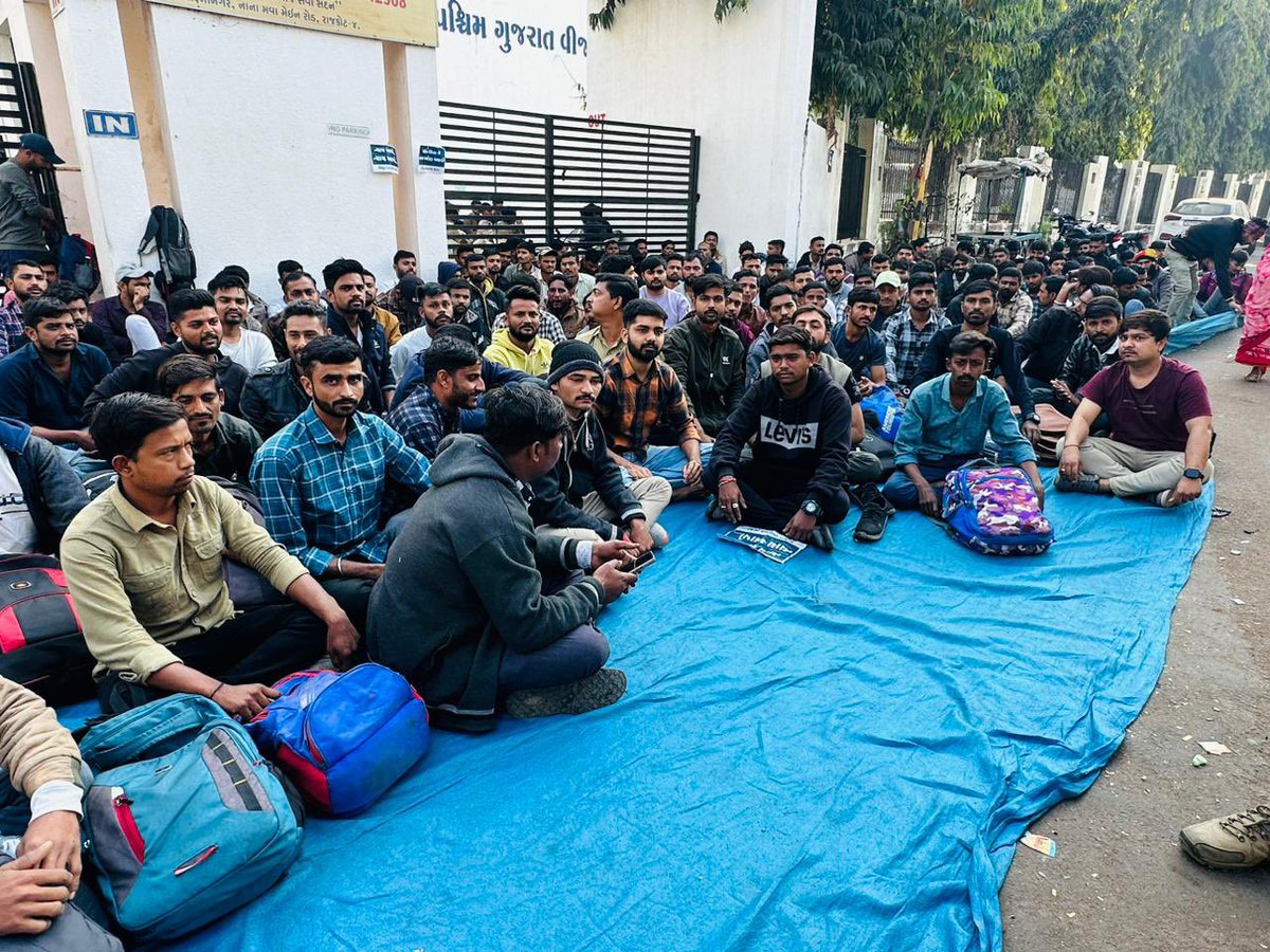 IG_Gohil_'s tweet image. @GovtOfGujarat દ્વારા યુવાનો સાથે ઘોર અન્યાય

PGVCL વિધુત સહાયક ૧-૧-૨૩ આશરે 6300 જેટલા વિદ્યાર્થીઓએ  પરીક્ષા આપી હતી પણ PGVCL દ્વાર gso-4 ખલી જગ્યા હોવા છતા ભરતી કરવમાં આવતી નથી
વિદ્યાર્થીઓ દ્વાર RTI કરી 46 જેટલા શાખાઓમાંથી ખાલી જગ્યોઓ માટે GSO-4  મુજબ માહિતી માગી હતી જેમાંથી…