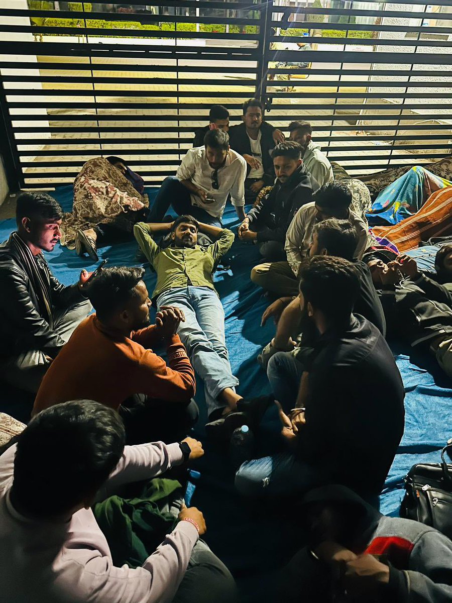 IG_Gohil_'s tweet image. @GovtOfGujarat દ્વારા યુવાનો સાથે ઘોર અન્યાય

PGVCL વિધુત સહાયક ૧-૧-૨૩ આશરે 6300 જેટલા વિદ્યાર્થીઓએ  પરીક્ષા આપી હતી પણ PGVCL દ્વાર gso-4 ખલી જગ્યા હોવા છતા ભરતી કરવમાં આવતી નથી
વિદ્યાર્થીઓ દ્વાર RTI કરી 46 જેટલા શાખાઓમાંથી ખાલી જગ્યોઓ માટે GSO-4  મુજબ માહિતી માગી હતી જેમાંથી…