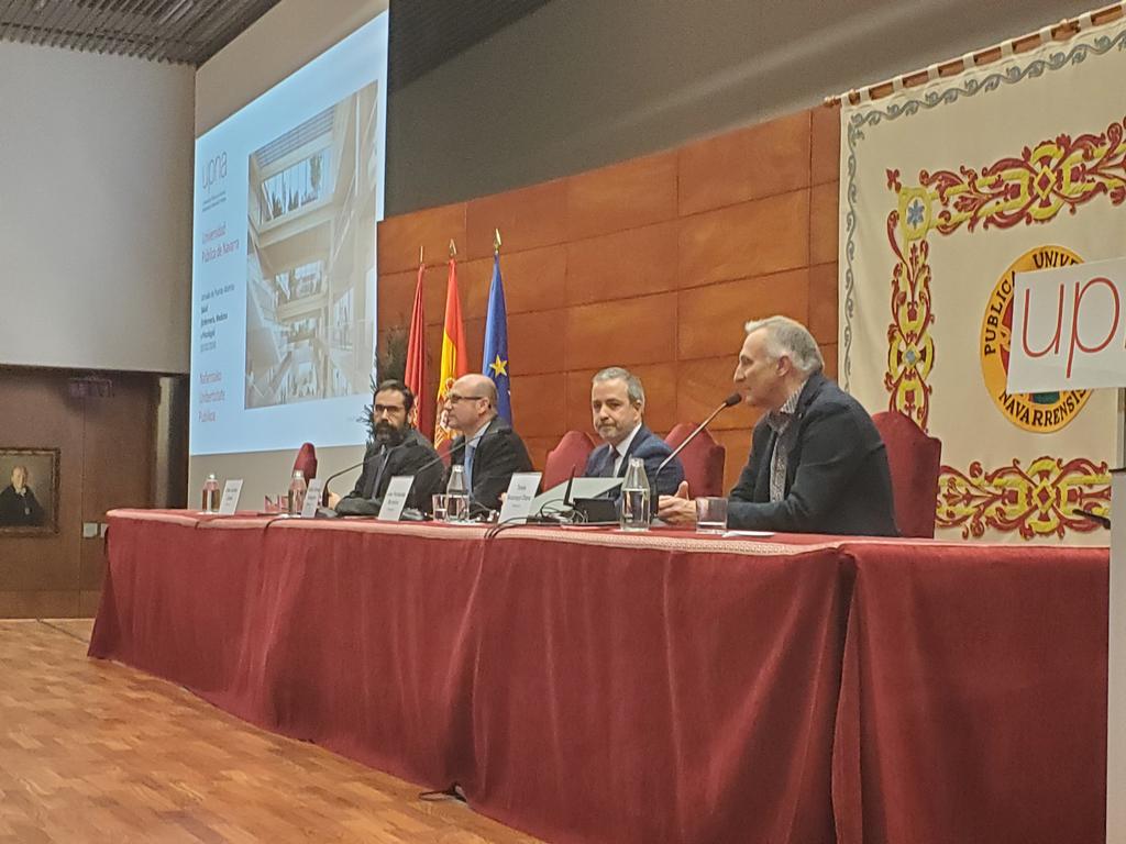 SaludUPNA's tweet photo. Jornada de Puertas Abiertas en la Facultad de Ciencias de la Salud. Presidida por el Secretario General de la UPNA, con una explicación a cargo del Decano, Javier Fernández-Montalvo y las personas responsables de cada grado. https://t.co/5v83ATT4mC