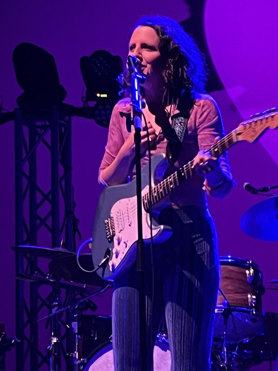 RichardRraffel's tweet photo. An exceptional evening of music with Mandy Fer/Sway Wild and ALO. THE Queen of Shredding meets the Psychedelic Princes. Unforgettable. 
@SwayWild @alomusic https://t.co/sTdhVWQqNJ