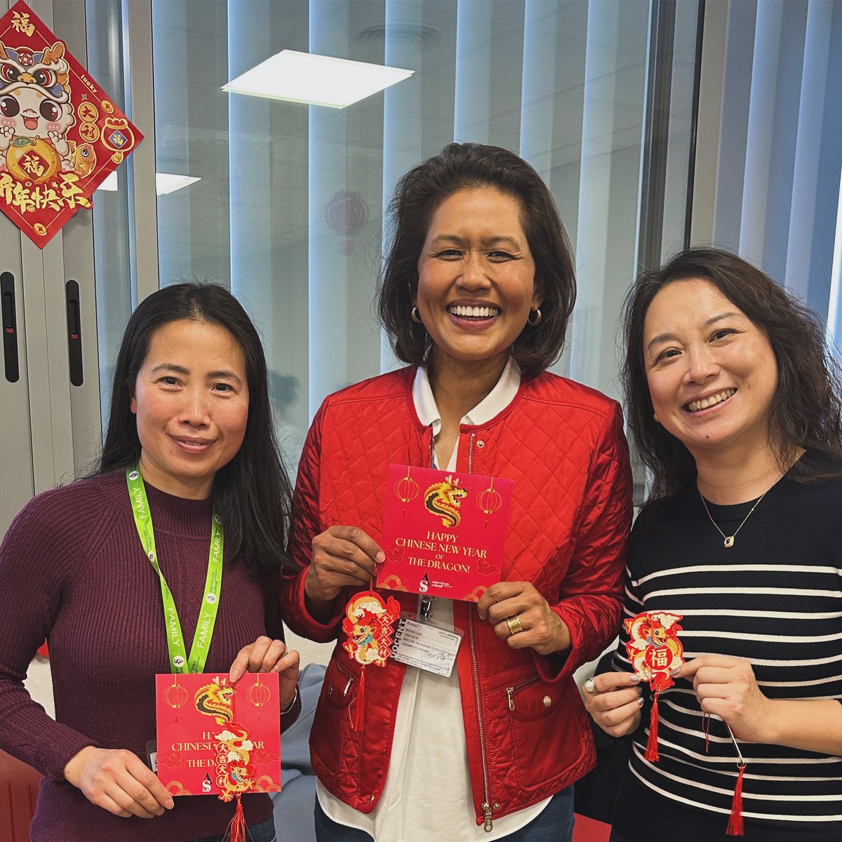 asb_alumni's tweet photo. Surprise connection at our Chinese New Year parent coffee when Director of Alumni Relations, Michelle Collin, met two parents of alumni, mothers of Nieves Yang Wang and Leon Wang from Class of 2020, both of whom currently study in London.
#ASBalumni
#ASBcommunity
@ASBschool https://t.co/oyTRqIT6Zi