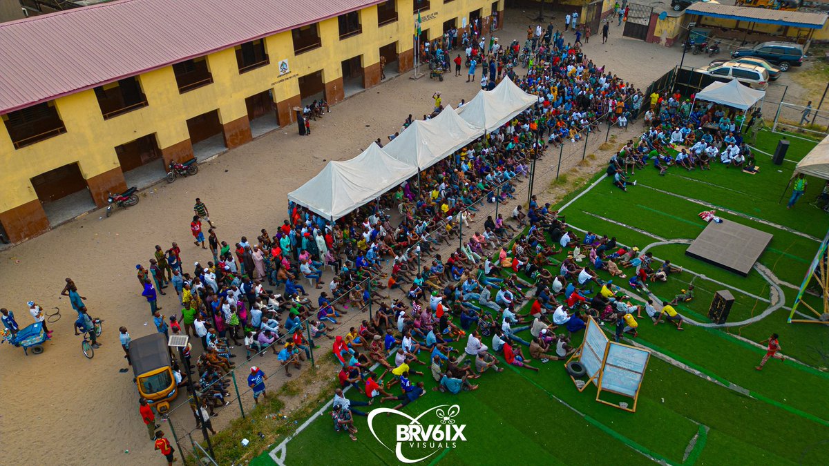 Brv6ix's tweet photo. AJ CITY STOOD STILL FOR SUPER EAGLES ๐ณ๐ฌ๐ฆ
I was a fun experience documenting the Quarter Final game of the Super Eagles at the two #LagosIssaGoal Viewing Centres in Ajegunle, Lagos.
Trust me, you need to watch football in Ajegunle....even if na once ๐ฅ๐ฅ๐คฉ https://t.co/JstzHbboKy