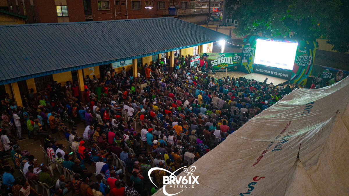 Brv6ix's tweet photo. AJ CITY STOOD STILL FOR SUPER EAGLES ๐ณ๐ฌ๐ฆ
I was a fun experience documenting the Quarter Final game of the Super Eagles at the two #LagosIssaGoal Viewing Centres in Ajegunle, Lagos.
Trust me, you need to watch football in Ajegunle....even if na once ๐ฅ๐ฅ๐คฉ https://t.co/JstzHbboKy