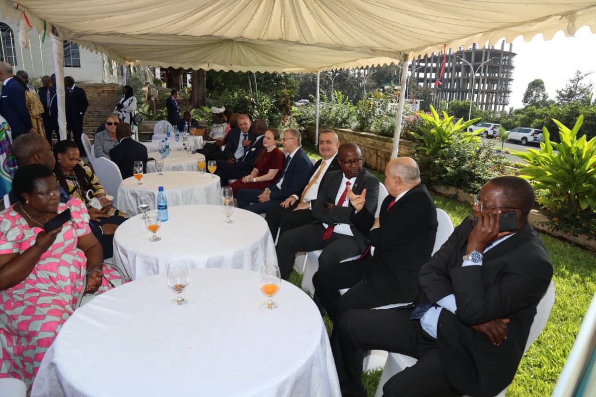 Ce 02-2-2024,le Ministre <a href="/MAEBurundi/">MAEIRCD</a> S.E <a href="/AShingiro/">Amb. Albert SHINGIRO</a> était convié aux cérémonies d'échange de voeux de S.E le Président <a href="/GeneralNeva/">SE Evariste Ndayishimiye</a> avec les Chefs des missions diplomatiques&amp;consulaires ainsi que les Représentants des organisations régionales&amp;internationales accredités au Burundi