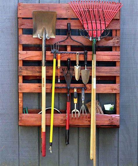 Quickcrop's tweet photo. 🔨 A nice little diy project for the weekend!
Another great way to use up an old pallet and keep your tools organised too!
#reduce #reuse #recycle #upcycle #diyproject #gardentools #palletproject #pallets https://t.co/1pzLO9wHYv