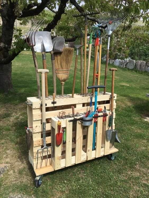 Quickcrop's tweet photo. 🔨 A nice little diy project for the weekend!
Another great way to use up an old pallet and keep your tools organised too!
#reduce #reuse #recycle #upcycle #diyproject #gardentools #palletproject #pallets https://t.co/1pzLO9wHYv