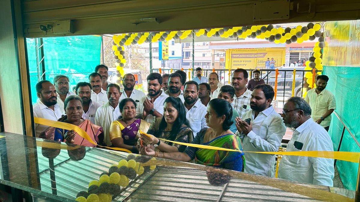 KataSudha's tweet photo. Kata Sudha Srinivas Goud President of Sangareddy District Mahila Congress attended and opened the newly established Zamindar Cafe in Indresam village
#katasudhasrinivasgoud #mahilacongress #patancheru #sangareddy https://t.co/rONOUzpiPE