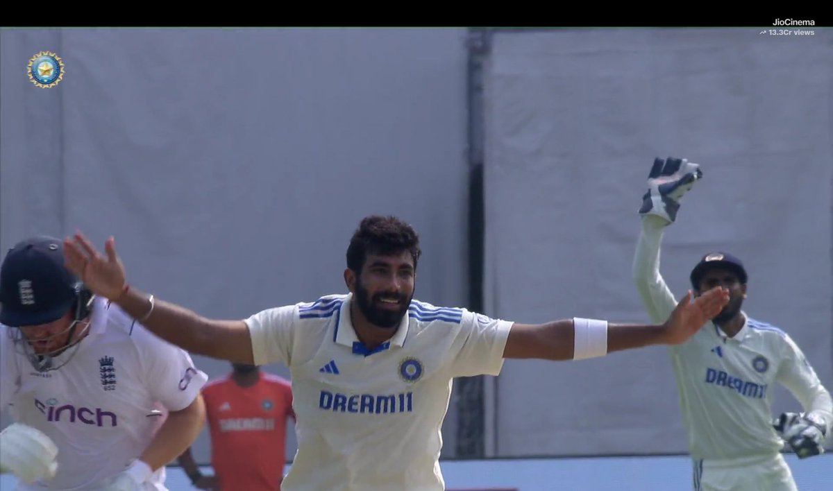 MrAAK360's tweet image. BUMRAH IS UNSTOPPABLE...!!!!

He gets Root, Pope &amp;amp; Bairstow - What a bowler. 🔥
#INDvsENG #JaspritBumrah #3fer