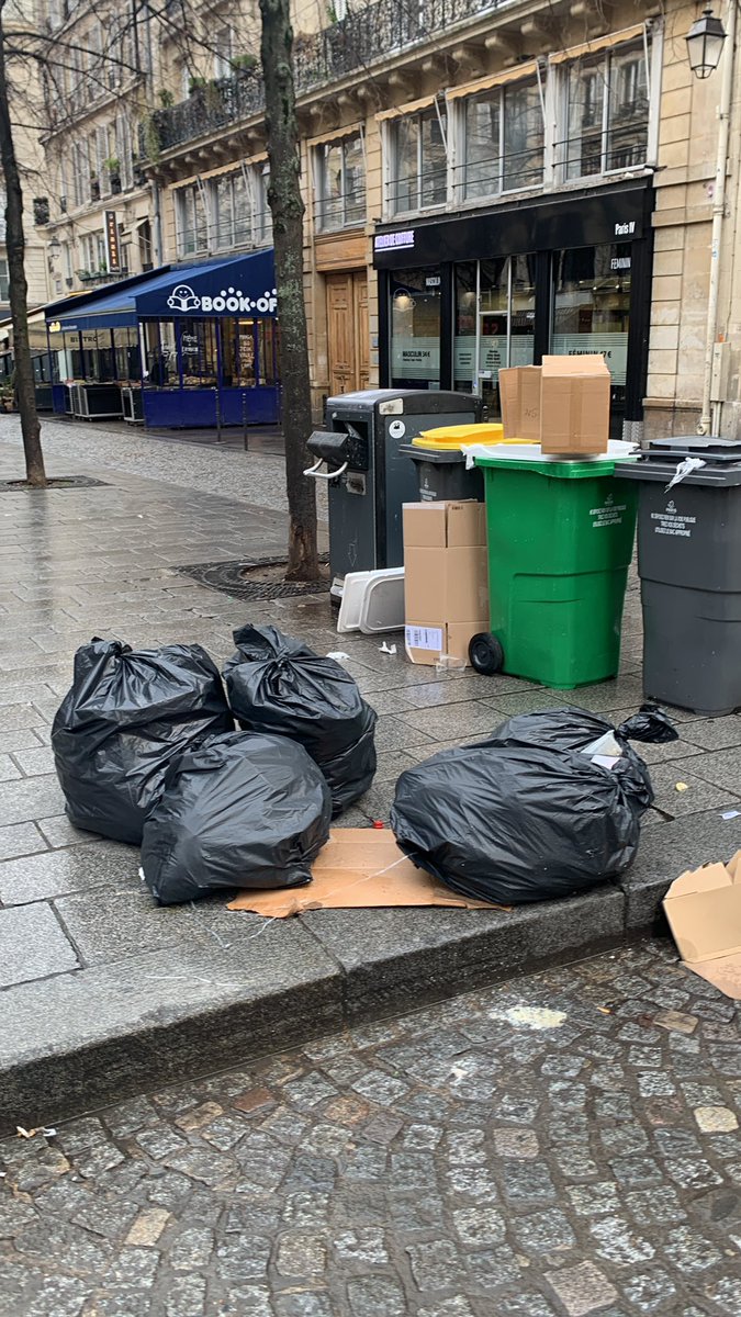 Ju_MMG's tweet photo. J’ai reçu un fier courrier de @Paris et @Anne_Hidalgo récemment expliquant à quel point ils étaient fiers d’avoir renforcé la propreté de #Pariscentre
Mais on parle de la même ville ou pas ? https://t.co/COxKWlmpem