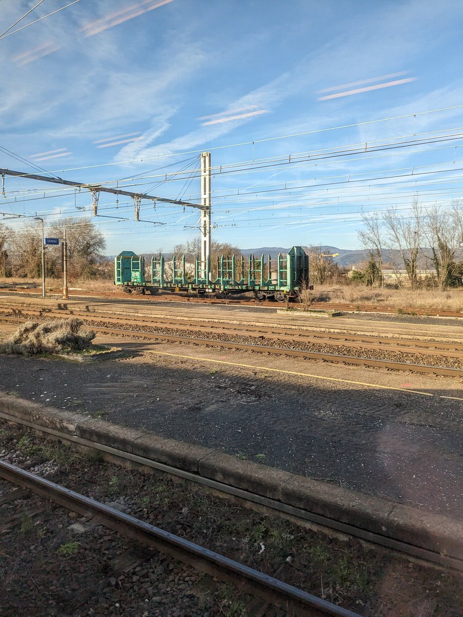 Tient ? Un wagon rancher sauvage.