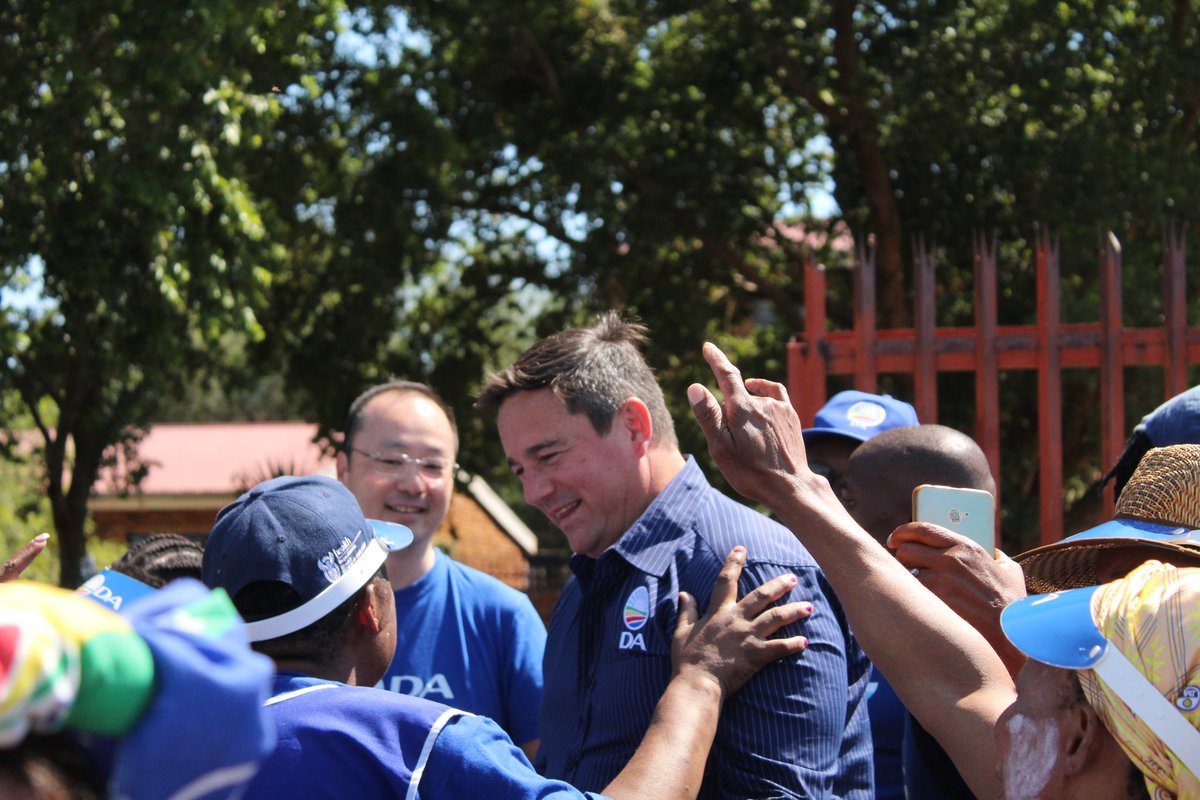 jsteenhuisen's tweet image. Lovely engaging with residents in Protea South, Soweto this morning. With the continued growth of the Multi-Party Charter, the prospect of a new provincial government in Gauteng, is now within reach. #RescueSA #RegisterToVoteDA