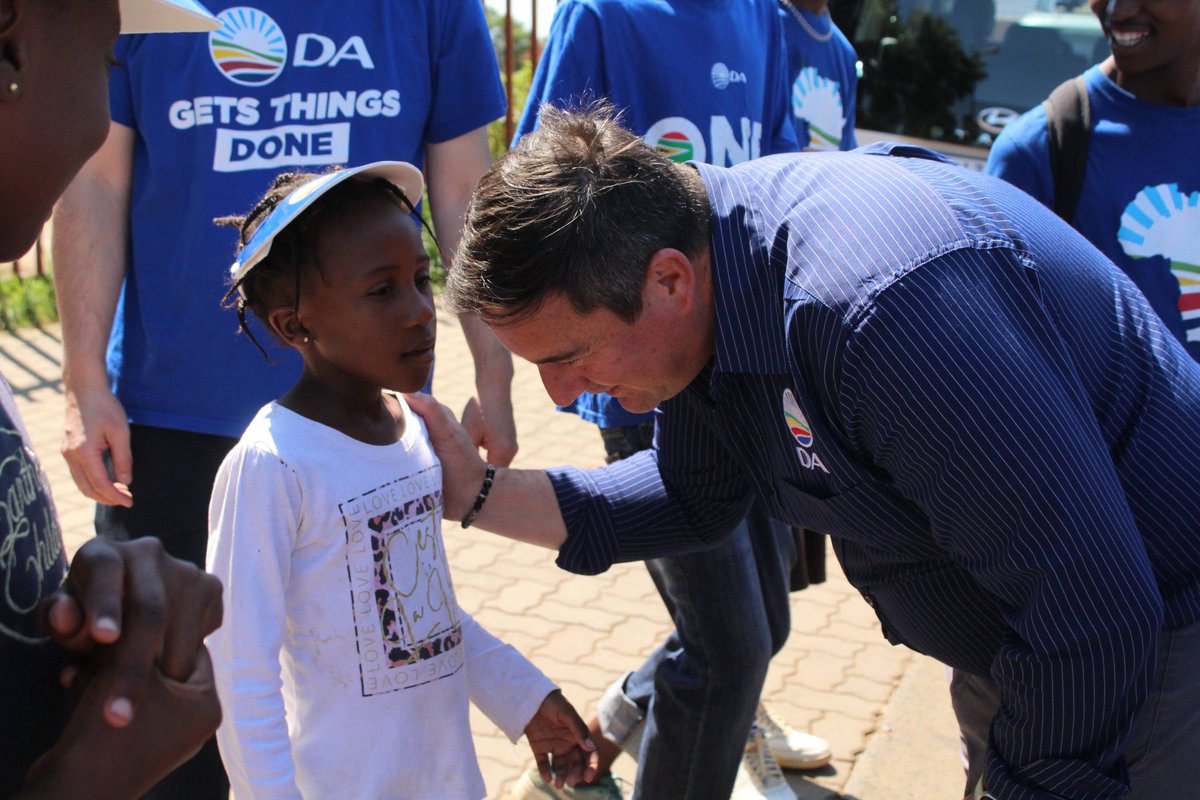 jsteenhuisen's tweet image. Lovely engaging with residents in Protea South, Soweto this morning. With the continued growth of the Multi-Party Charter, the prospect of a new provincial government in Gauteng, is now within reach. #RescueSA #RegisterToVoteDA