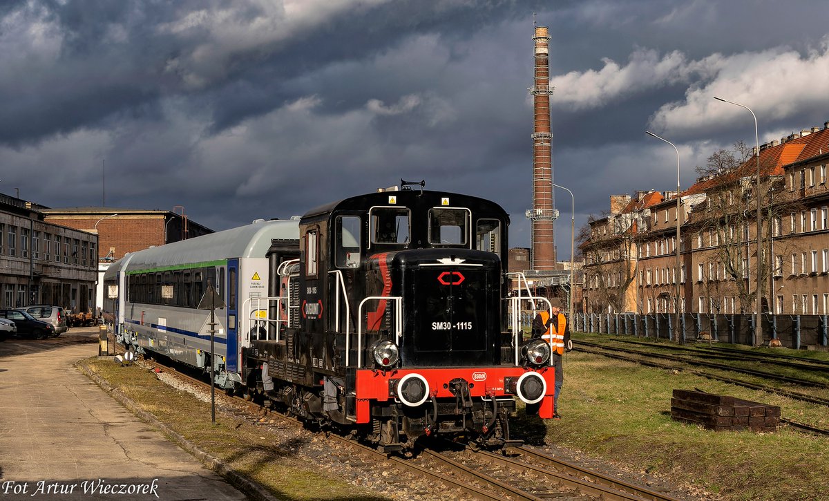 baza_wagonow's tweet photo. 🆕 Już 49 wagonów #174A_10 zostało odebranych od poznańskiego zakładu FPS.
Jednocześnie do Poznania trafiają wagony #175A celem przeprowadzenia przeglądów P3. Pierwsze sztuki są już po przeglądzie.
Fot. Artur Wieczorek 📸 https://t.co/93x6nBIa2r