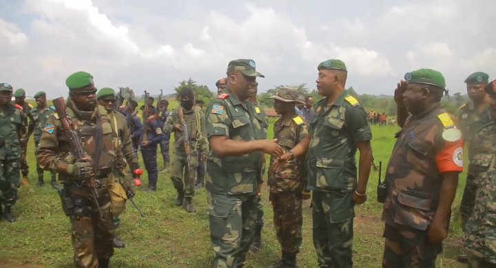 VinnyKasongo2's tweet photo. 🚨 ITURI : sécurité ne baisse pas les bras pour la pop iturienne 2024 : Nous allons accompagnés le chef d l'état ds sa vision d restauré la Paix en ITURI dixit Lt Gen luboya kashama
@Presidence_RDC @choixdupeupl @bembajp @PNgwene @AssembleeNatRDC @senatrdc @tuandense https://t.co/2ntAgMCav1