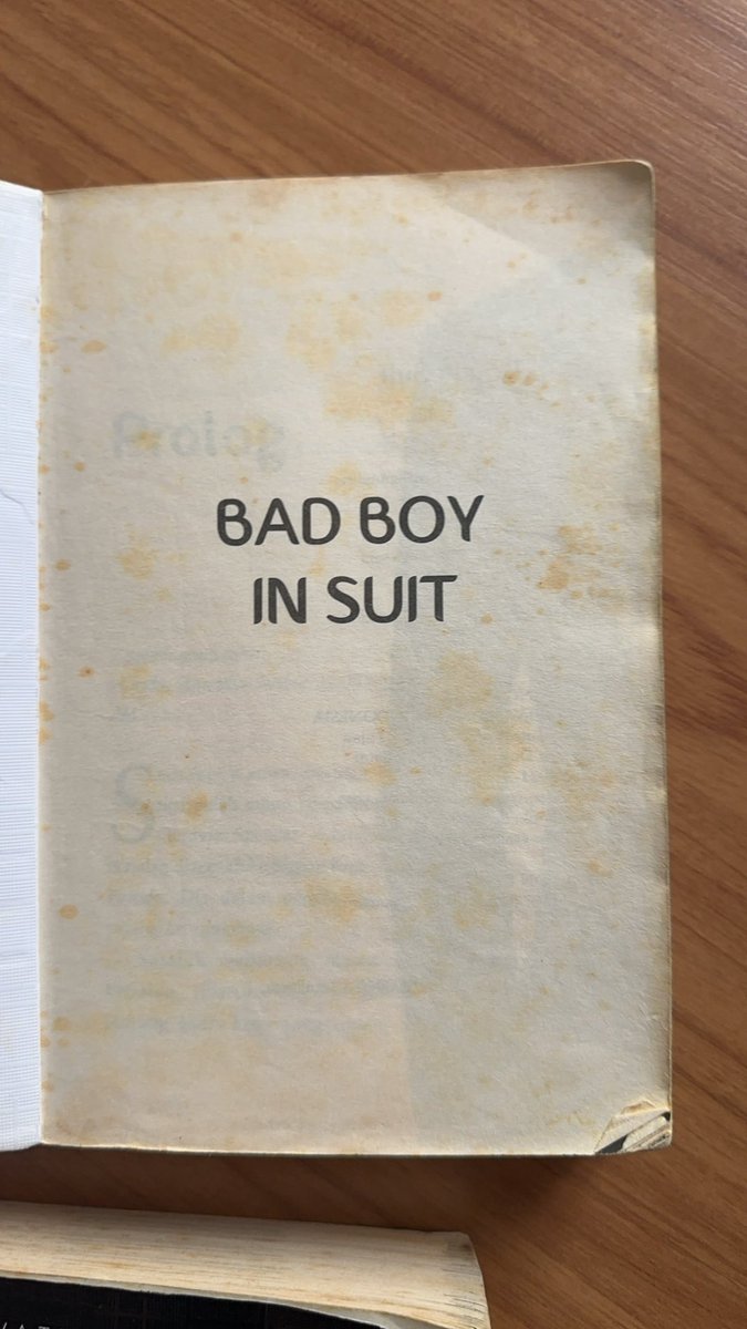 lovewonwoo05's tweet photo. wts preloved buku the bad boy in suit
price Rp. 40.000
#wts #preloved #bukubekas #thebadboyinsuit #yessyn https://t.co/GLjDD0jxzD