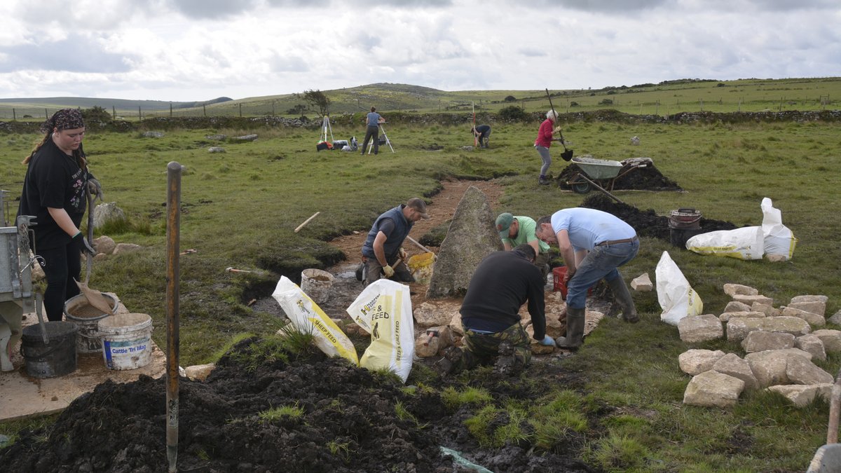 Do you have a passion for conserving monuments in Cornwall? The Monumental Improvement project (MI) will be hosting various volunteer repair works at sites such as Nine Stones Circle and Kynance Gate. MI webpage: bit.ly/3RSBEZ1 Primarily funded by @heritagefunduk