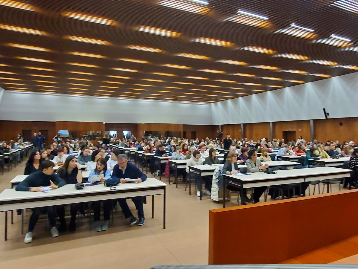 Casi 1000 personas participan en la Jornada de Puertas Abiertas en la Facultad de Ciencias de la Salud.