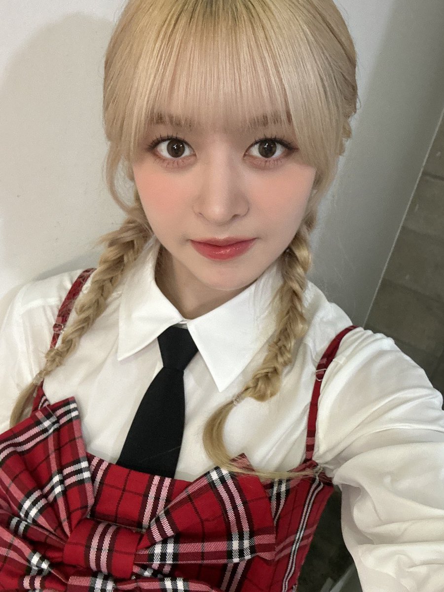 WE_NMIXX's tweet image. Be the Percy to my Annabeth? 💖

#NMIXX #엔믹스
#릴리 #LILY