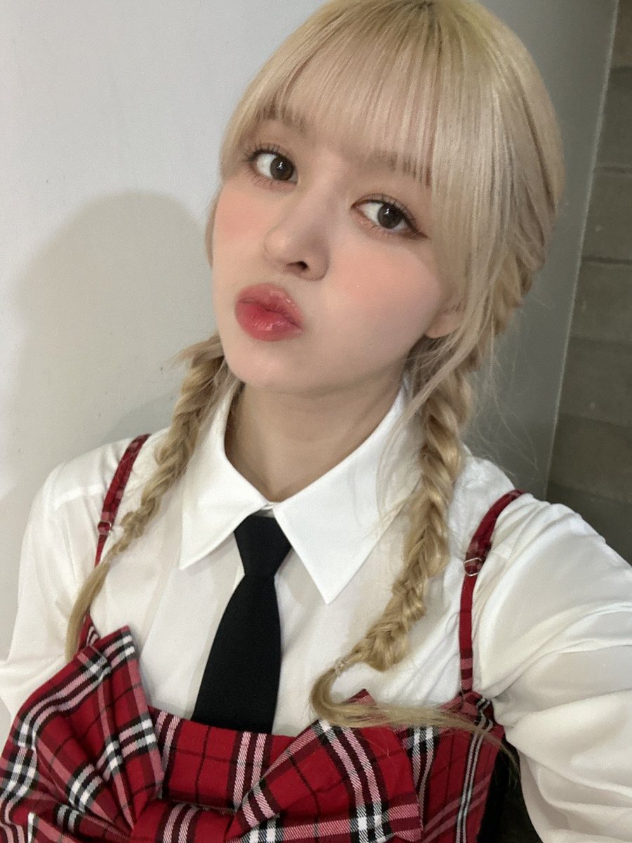 WE_NMIXX's tweet image. Be the Percy to my Annabeth? 💖

#NMIXX #엔믹스
#릴리 #LILY