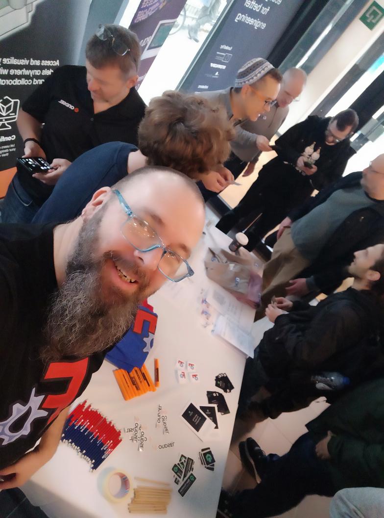 concreted0g's tweet image. Busy start at #FOSDEM come and see @FreeCADNews @ondsel @kicad_pcb #opentoolchainfoundation in the K building entrance.