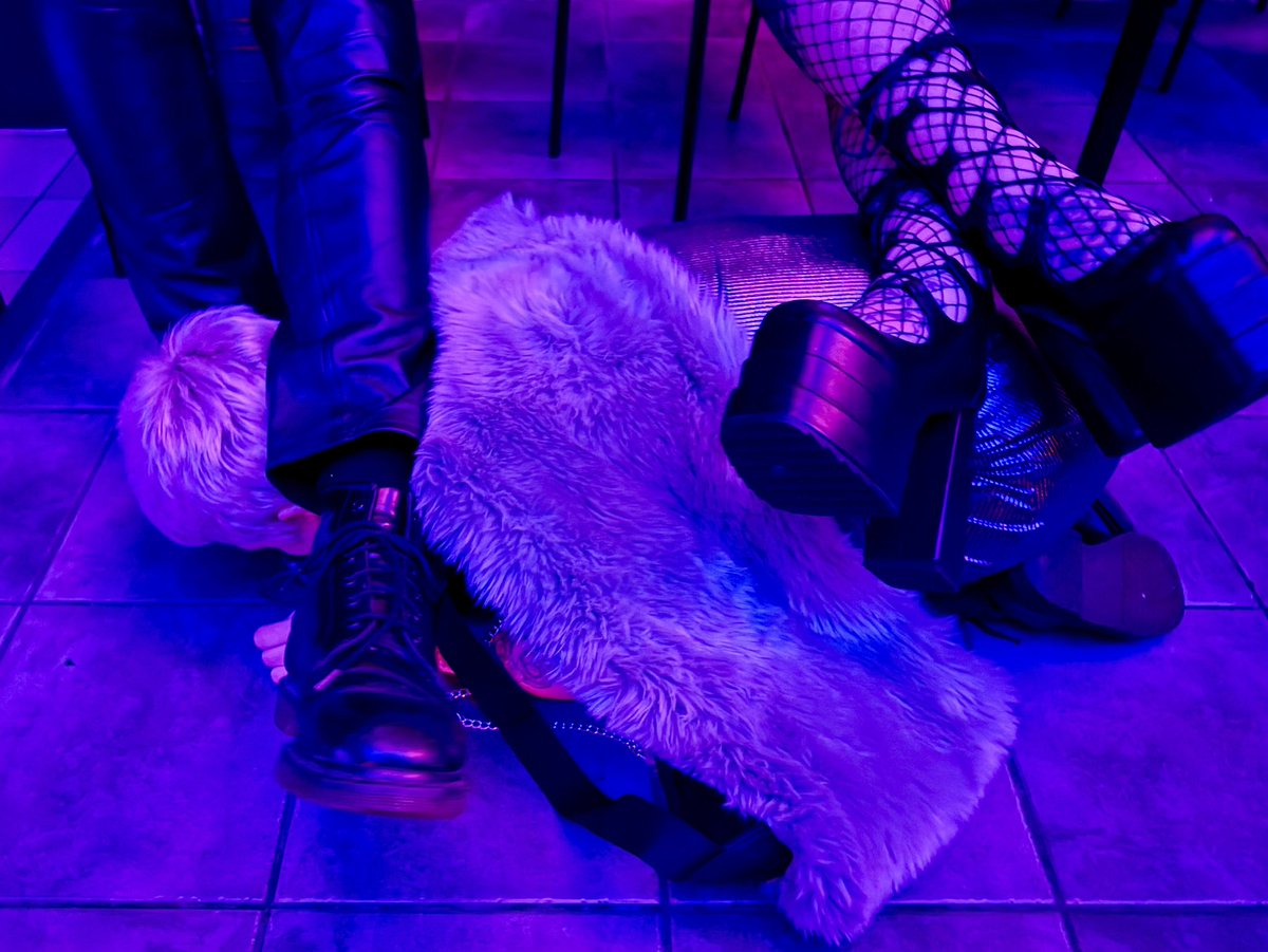 At our parties, someone is always put in their place…

Lie down and obey, my feet needs a rest!

#bdsmkastellet #bdsm