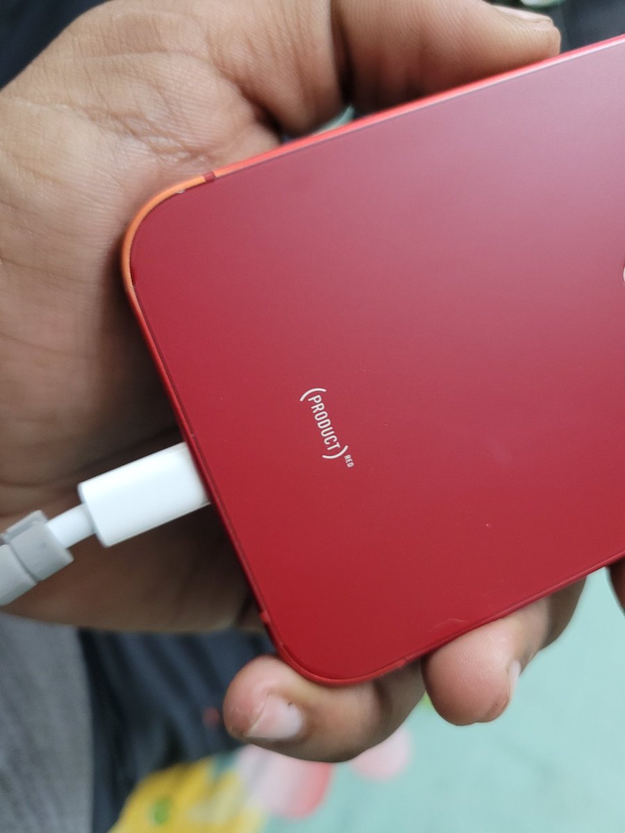 SithOrder69's tweet photo. @AppleSupport @jagograhakjago @GyanTherapy @Apple 3 month Old iphone is losing color, What a scam by Apple. https://t.co/GzGqnFIjlp