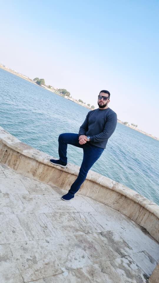 mouhnd_1985's tweet photo. لابد للإنسان أن يستسلم من وقت لآخر .. أن يستريح.. أن يشاهد الحياة وهي تمر من أمامه كأنها شيء لا يخصه 
طبتم وطاب يومكم 🤍 https://t.co/tQNcVVL6MQ