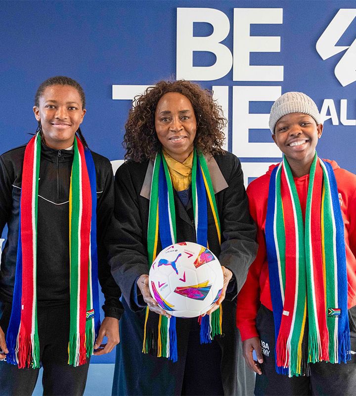 gsport4girls's tweet image. #AthleteFOCUS Bantwana Head Coach Nthabeleng “Dunga” Modiko  is grateful to @SAFA_net for allowing Nobahle Mdelwa's callup from Spain. Read more about 15 y/o 'Mabhodwe' Mdelwa, Dlala Ntombazane FC right-footed striker, currently at La Liga Academy.

🔗 gsport.co.za/south-african-…