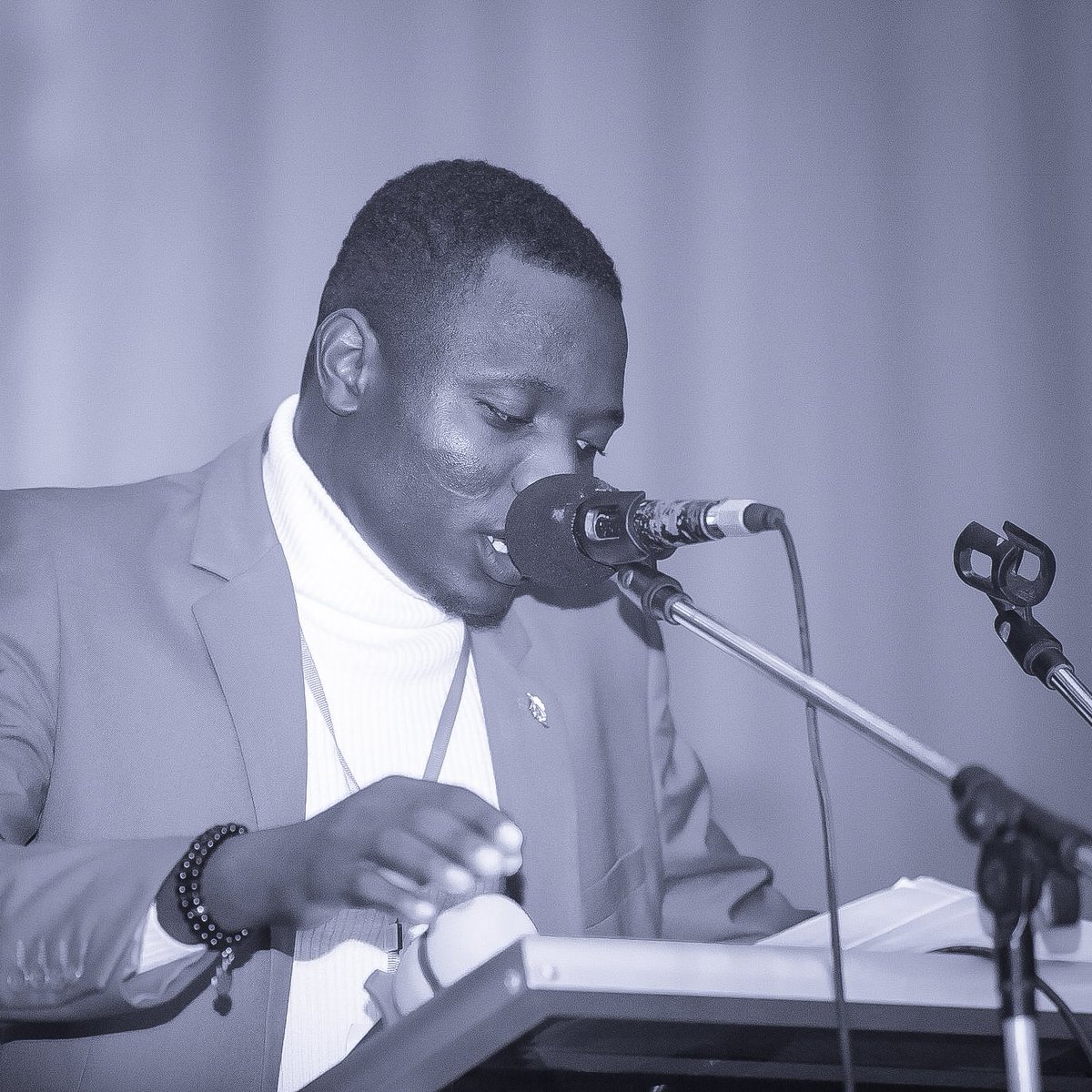 PolongaPyabalo's tweet photo. 🌹
“L'espoir fait vivre.”
Nous espérons toujours un bon #samaritain pour reconnaître notre #talent ! https://t.co/UiQrxMjmA2