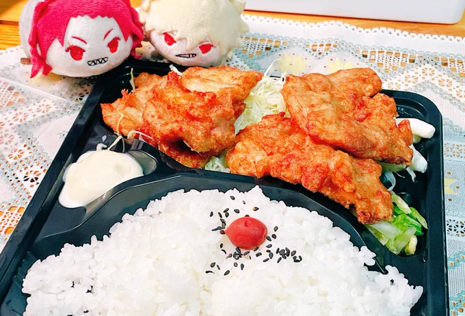 今夜はデッケェからあげ弁当になりましたデッケェ 