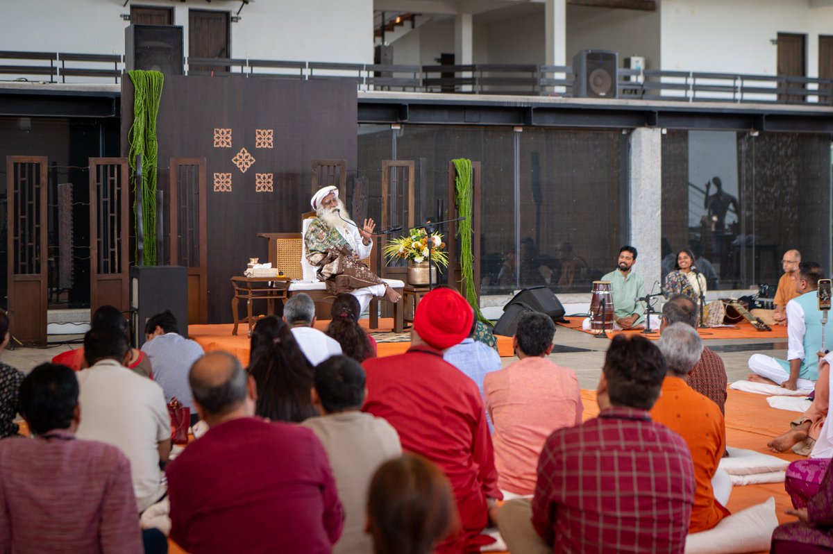 SadhguruJV's tweet photo. Wonderful to see so many #CivilServiceOfficers invested in Inner Engineering for inner wellbeing and higher possibilities. As the frontliners in crafting social, political and economic change, your inner wellbeing will determine and impact the wellbeing of all lives around you. Congratulations on taking a significant step towards making it happen. Best Wishes & Blessings. -Sg @DoPTGoI #ConsciousPlanet