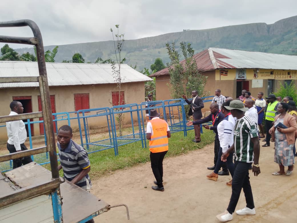 RotaractD9214's tweet image. The Rotaract Club of Kabwohe has  donated decker beds during the visit of DRR @PrincessPrude to Western Zone 3. #CreateHope