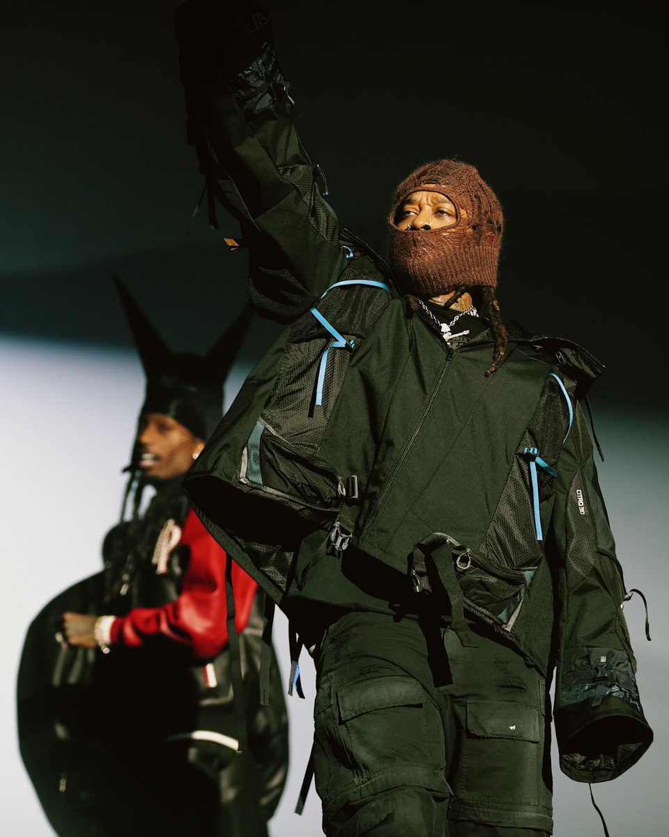 kanyestreams1's tweet image. HUGE APPLE MUSIC UPDATE:

VULTURES IS #1 IN 71 COUNTRIES NOW ON APPLE MUSIC!

#1 Argentina
#1 Armenia
#1 Australia
#1 Austria
#1 Azerbaijan
#1 Bahrain
#1 Barbados
#1 Brazil
#1 Bulgaria
#1 Chile
#1 Colombia
#1 Croatia
#1 Cyprus
#1 Czech Republic
#1 Denmark
#1 Egypt
#1 Estonia
#1…