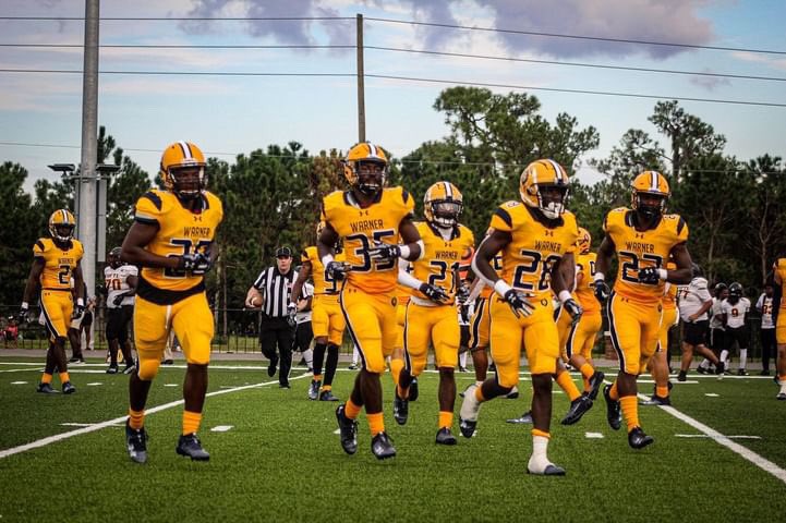 Kaaydub82's tweet photo. Blessed to receive my first offer from Warner University 💛💙🙏🏾! #AGTG @COACH217ROLAND @SnapWoodDLegend https://t.co/LzhkvjQYe5