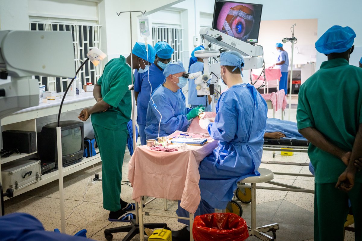 At it AGAIN! Improving quality of advanced medical education & care offered @MbararaHospital & @MbararaUST Grateful to senior ophthalmologists Suzannne Freitas et al from @MassEyeAndEar & colleagues Amos Twinamatsiko, John Onyango et al from @MbararaUST Opth. 📸 PierceHarman