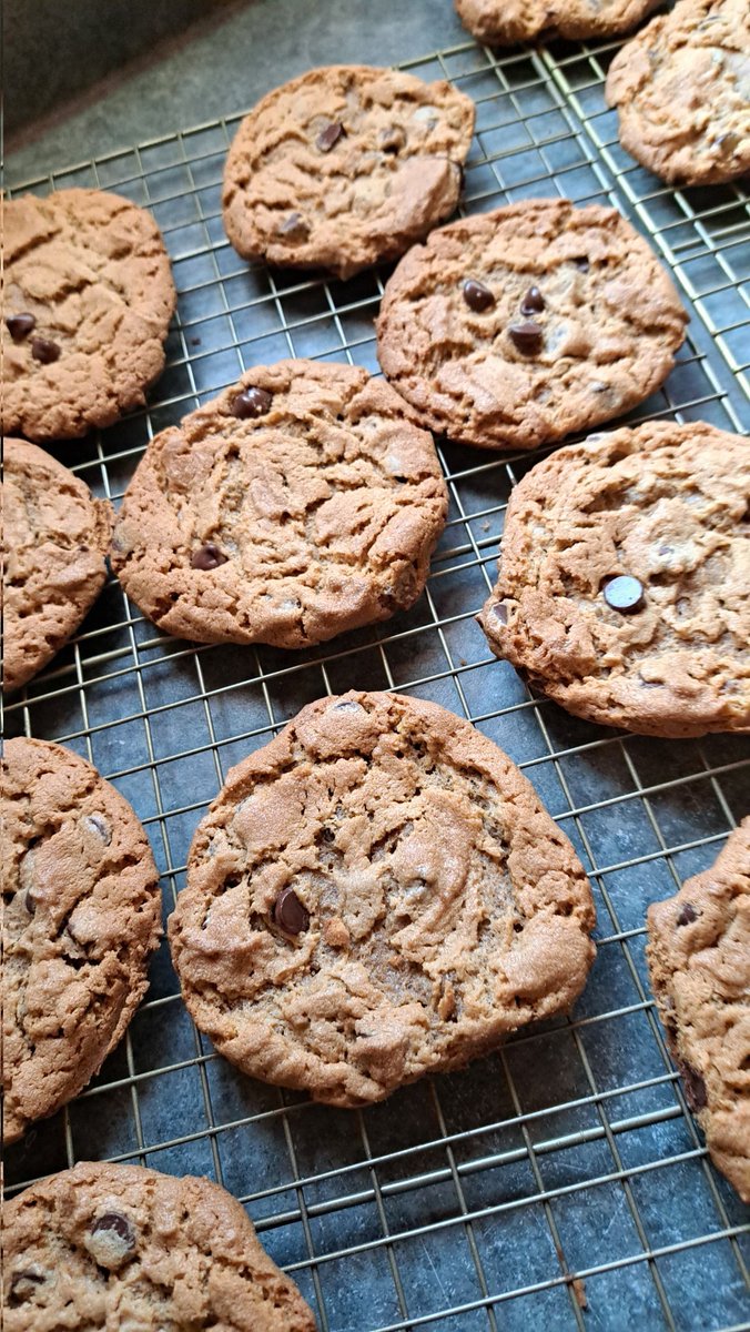 InkedDeviant's tweet photo. Two Dozen of My Ex-Large Peanut Butter & Chocolate Chip Soft Cookies...❤️
#bestcookies #bakerystyle https://t.co/myr2E3jlto