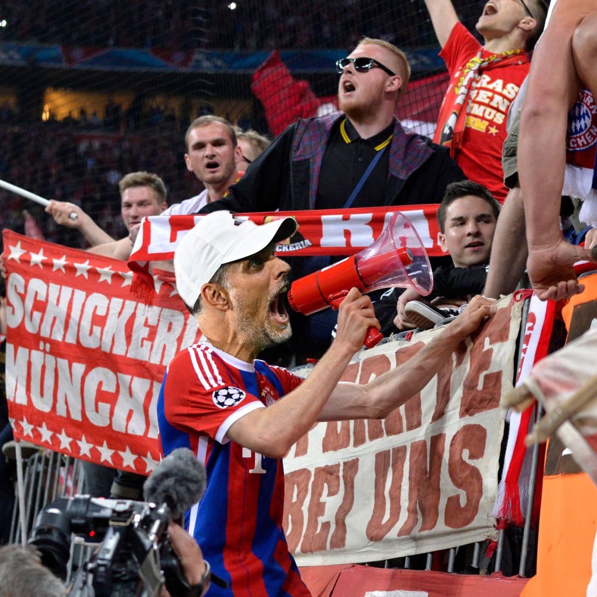 Auch heute will ich euch alle nochmal daran erinnern, dass Thomas Tuchel der richtige für den FC Bayern ist!!!!!!!

Schuld daran sind nur der zu dünne Kader, der Schiri und Nico Schlotterbeck.

#EwigerThomas in allen Zeiten❤️🤍❤️🤍