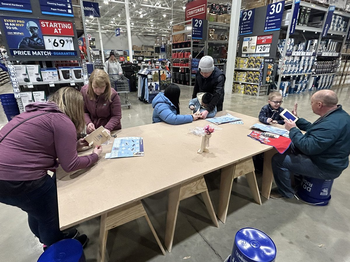 1177Lowes's tweet photo. AWESOME morning with our jr builders! @Anthony_Battle1 @BellAnyae @Lowes @LowesCareers https://t.co/tzr95PHg0P
