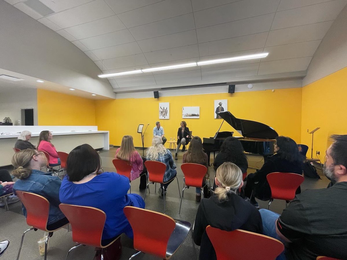 maggiemcclure's tweet photo. Had a blast attending the #oumusic #resonanceseries workshops/concert featuring @davidcookmusic & @shaynasteele the past couple days! Such talent & knowledge between these 2! Great to meet you both! 🎶 https://t.co/U5O2s3CVLs