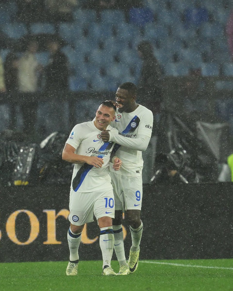 sportstickz's tweet photo. #SerieA |FT
Inter 4-2 Roma
F. Acerbi 17 G. Mancini 28
M. Thuram 49 Il Faraone 44
J. Tasende 56 (OG)
A. Bastoni 90+3
Inter Milan destroyed Roma by goals from Francesco, Marcus & Alessandro
#RomaInter #InterRoma #InterMilan #ASRoma #ROMINT #ForzaInter https://t.co/EpvGGfRXWR